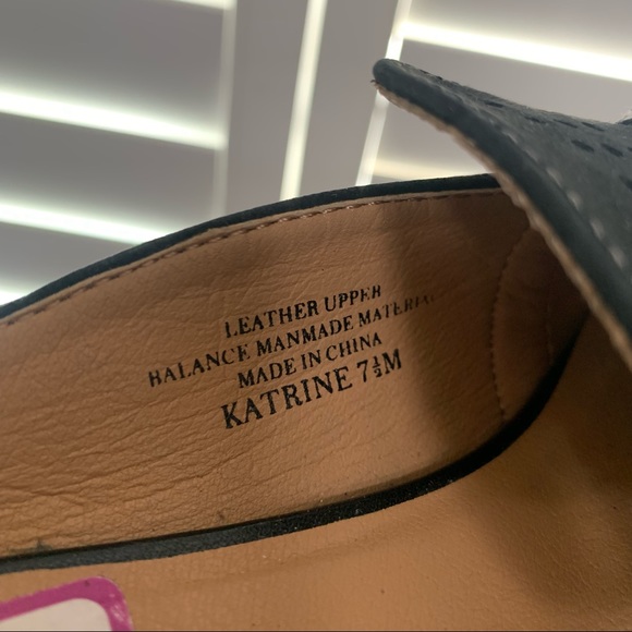 Crown Vintage Katherine black cutout mules. Size: 7.5 - Picture 9 of 9